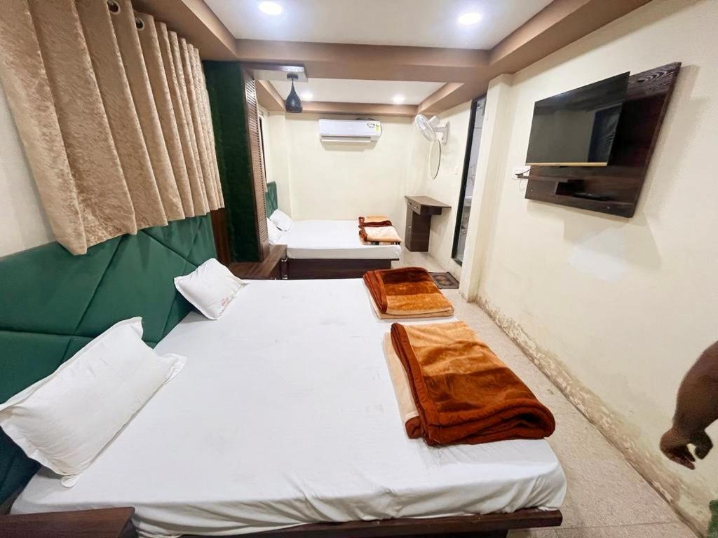 Green Leaf Hotel Ujjain Exterior photo