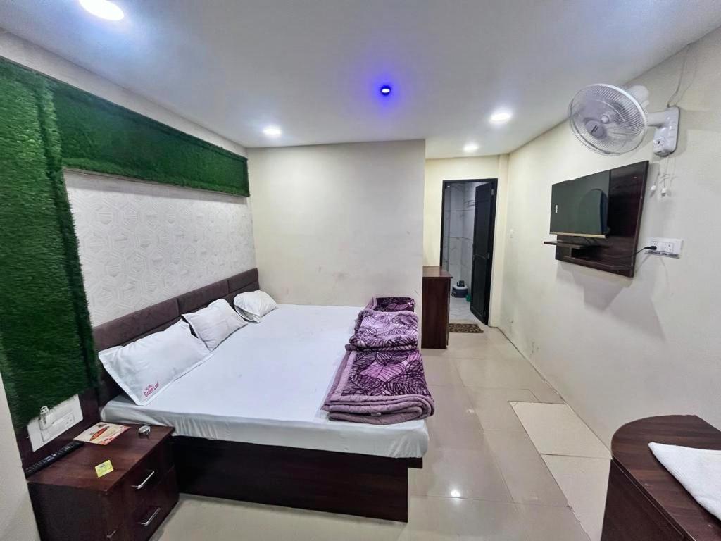 Green Leaf Hotel Ujjain Exterior photo
