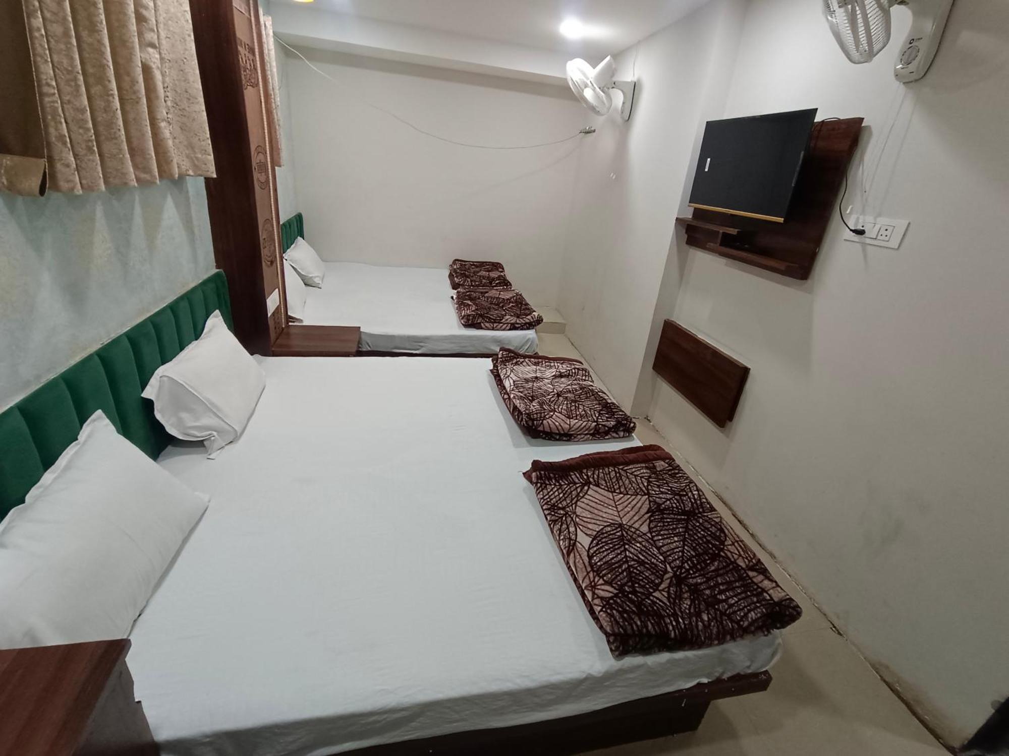 Green Leaf Hotel Ujjain Exterior photo