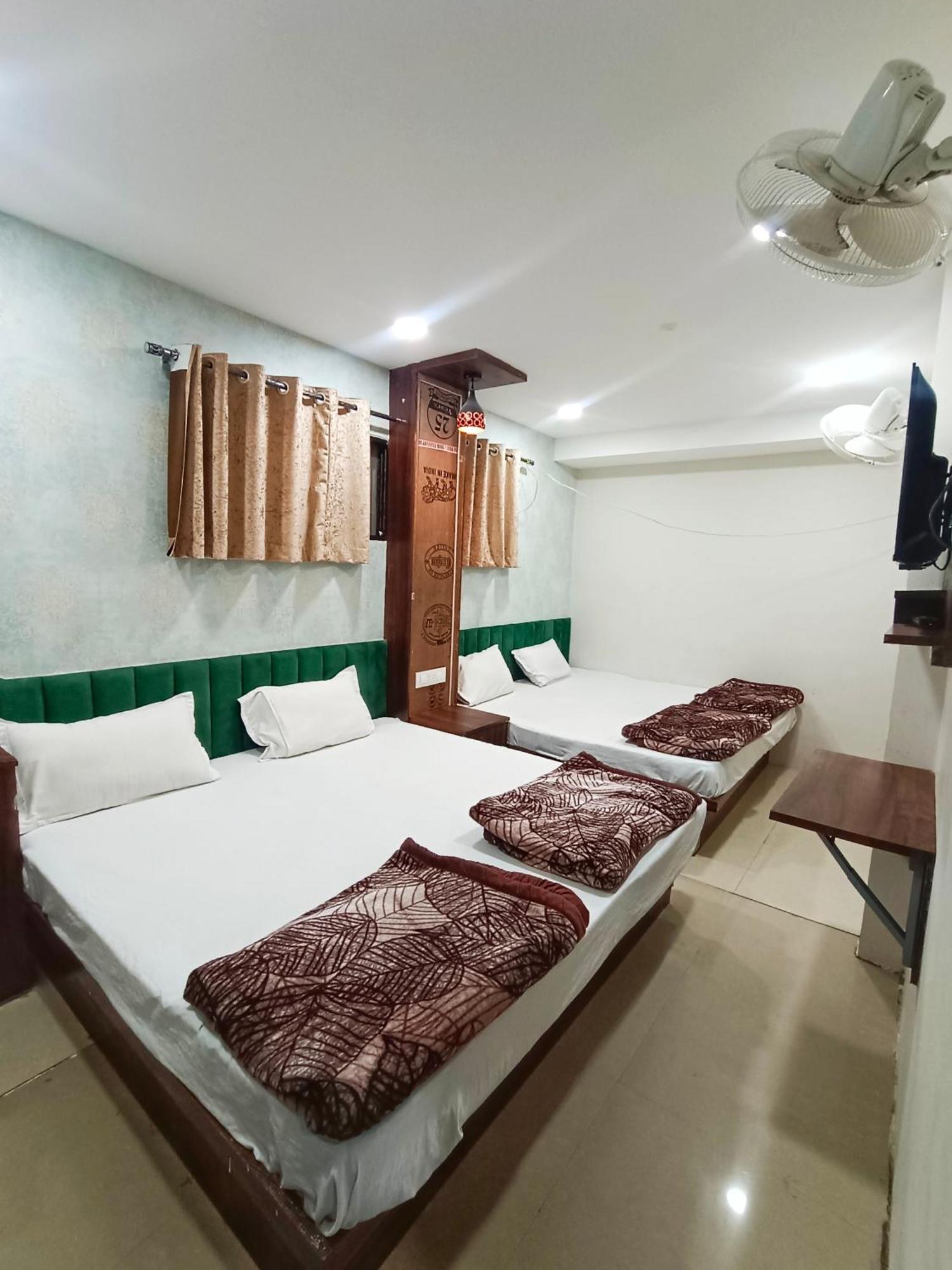 Green Leaf Hotel Ujjain Exterior photo
